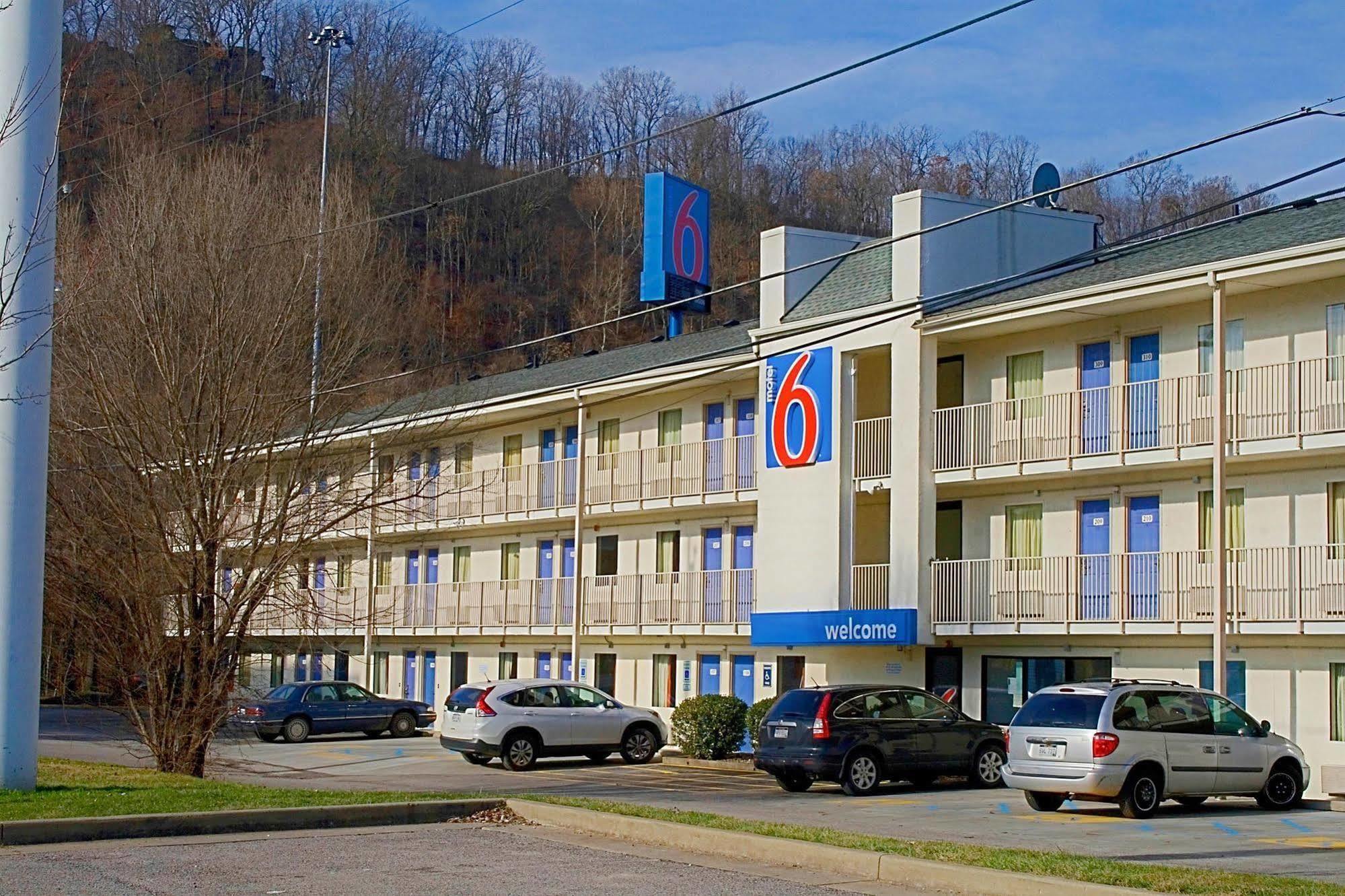 Days Inn By Wyndham Charleston Wv Екстериор снимка