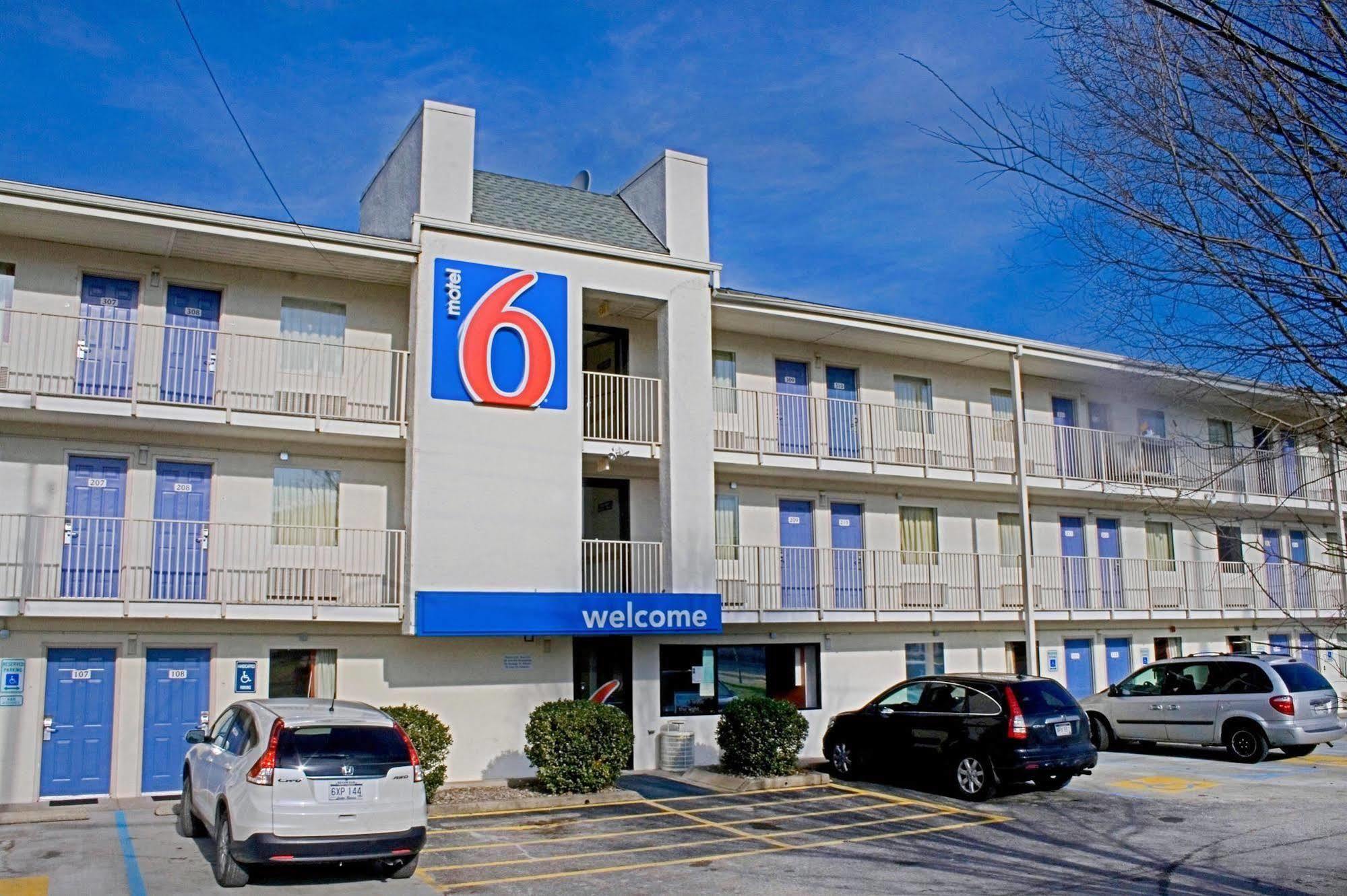 Days Inn By Wyndham Charleston Wv Екстериор снимка