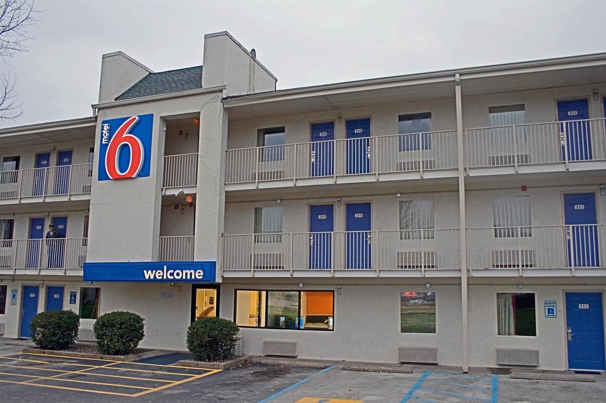 Days Inn By Wyndham Charleston Wv Екстериор снимка