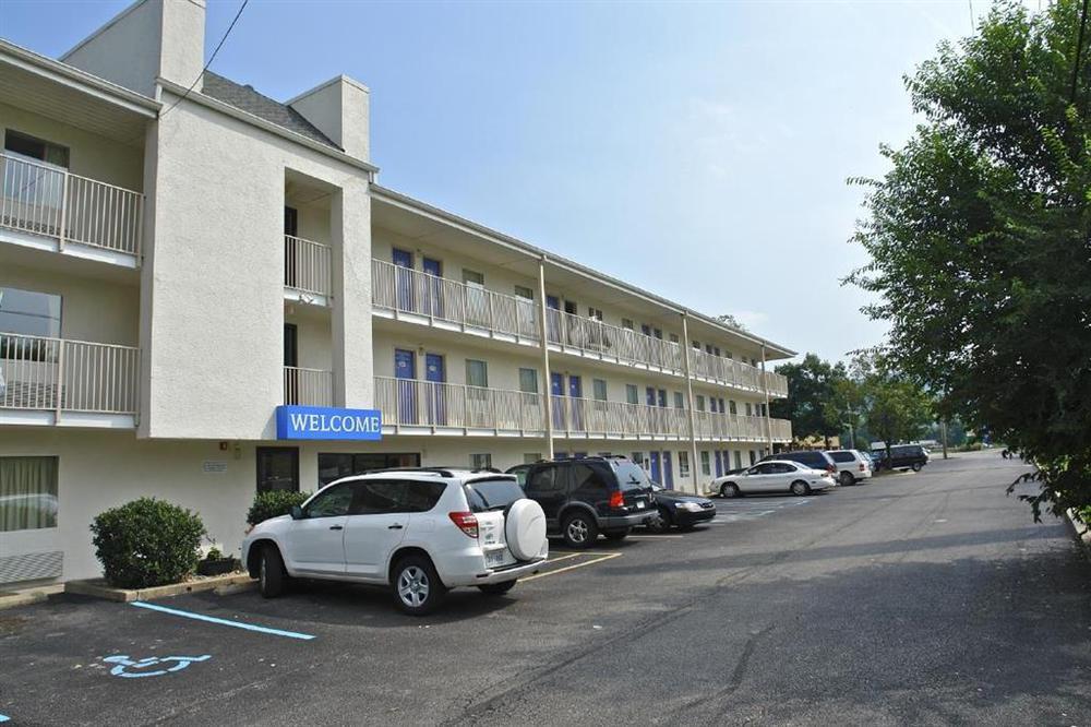 Days Inn By Wyndham Charleston Wv Удобства снимка